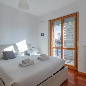 i-host-apartment-pampuri-7.it-lombardy.com/